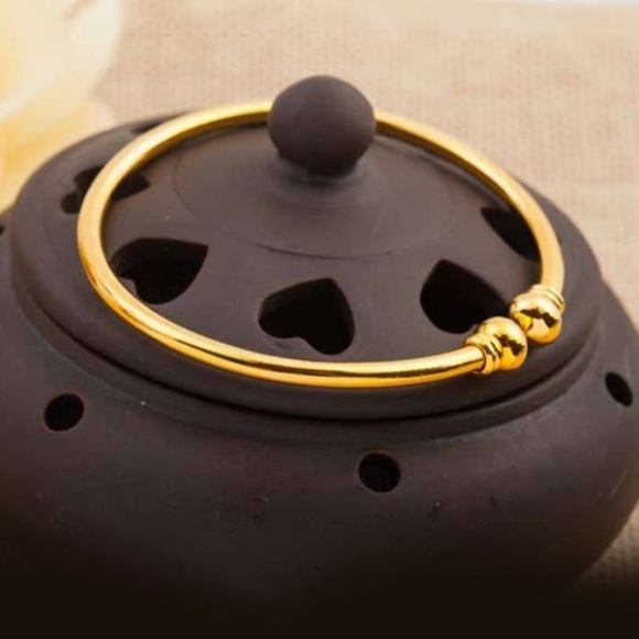 🌸2/$20 gold bangle bracelet - Picture 3 of 6